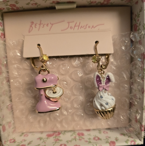 Betsey JohnsonSpring Bunny Cupcake Mismatch Drop Earrings - Picture 13 of 14
